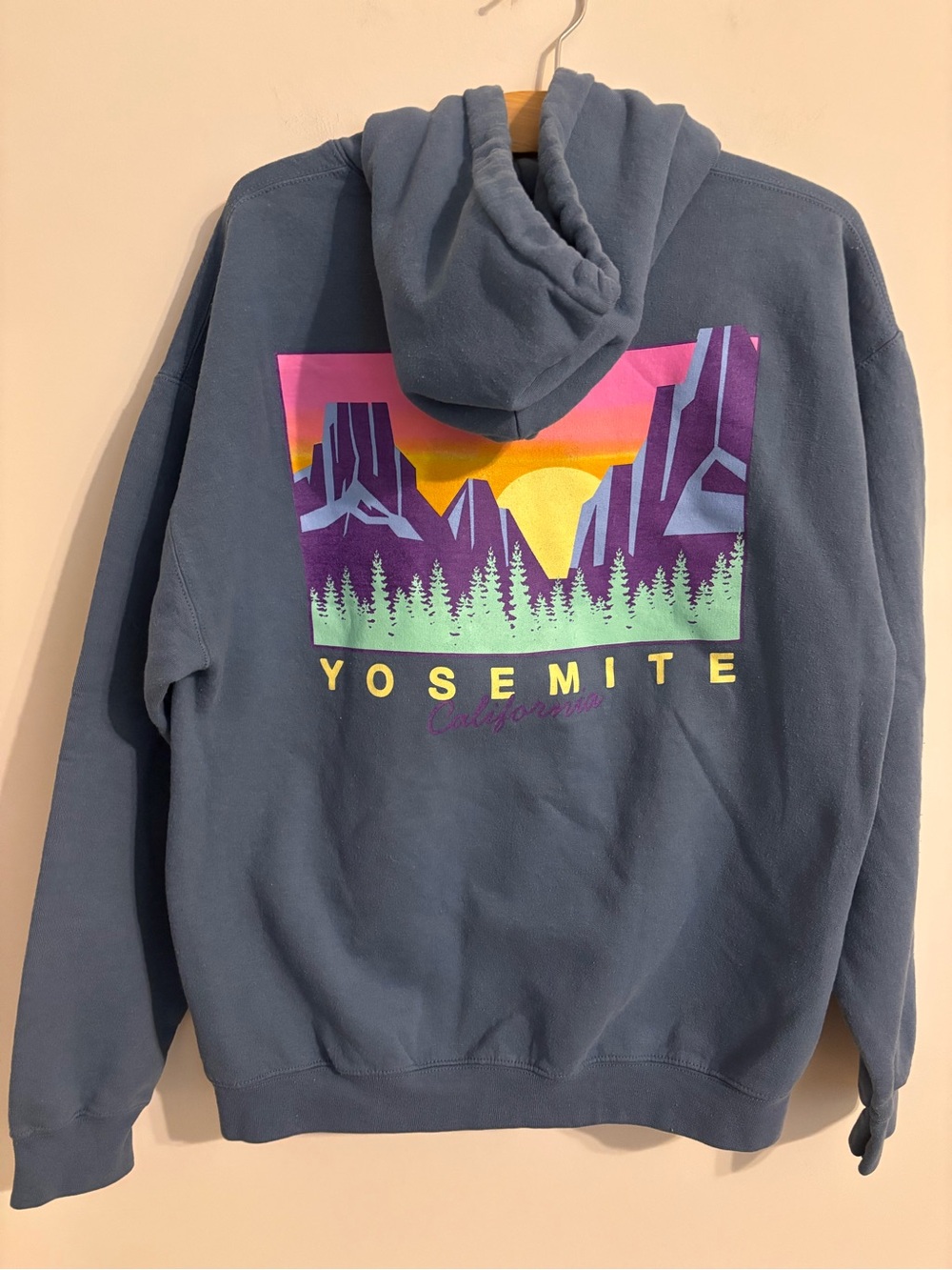Gildan Heavy Blue Yosemite California graphic Hoodie